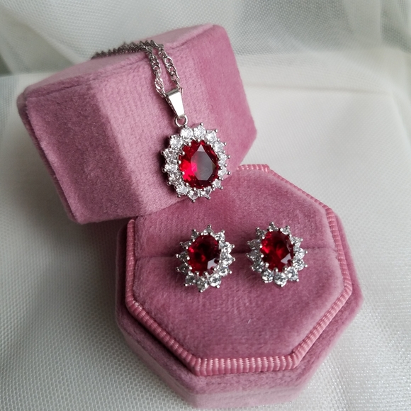 Swarovski Elements 925 Sterling Silver Garnet Red Oval Halo Diana Necklace NEW - Picture 6 of 9